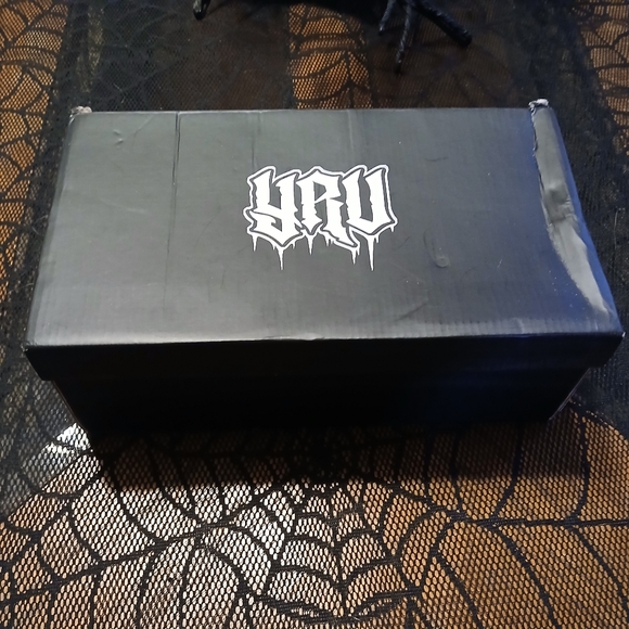 YRU Chill Bat Sneakers baby pink size 8 and 9 - Picture 4 of 4